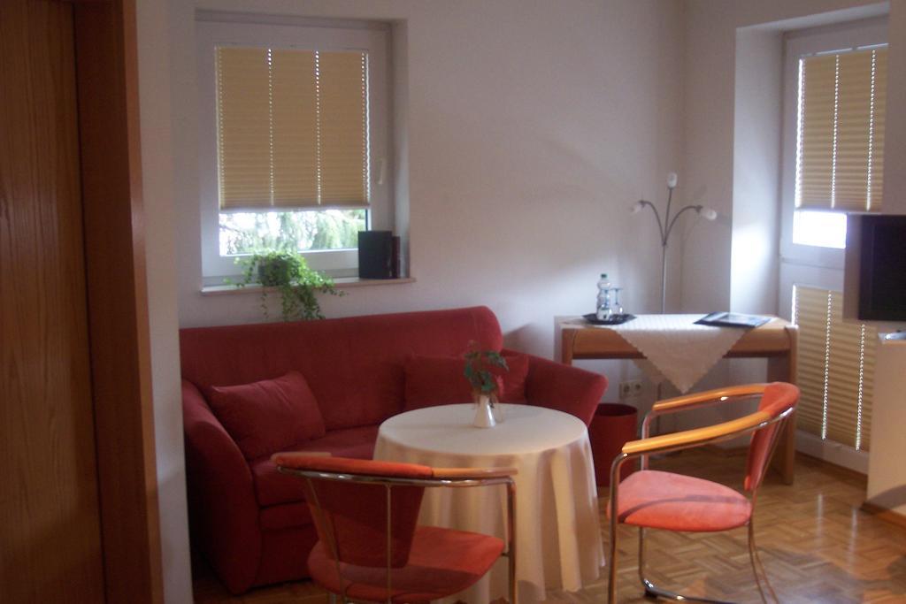 Hotel Garni Zur Bergstrasse Zwingenberg  객실 사진