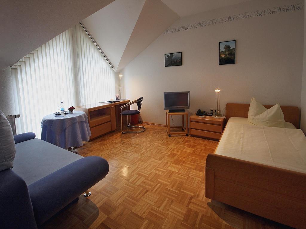 Hotel Garni Zur Bergstrasse Zwingenberg  객실 사진
